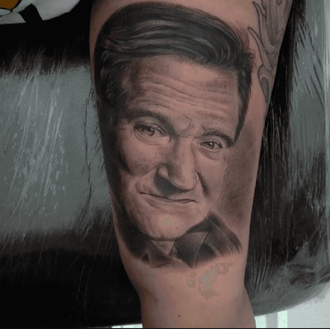 Retrato de Robin Williams en antebrazo