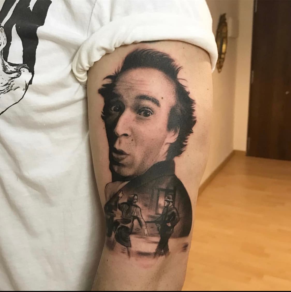 Retrato de Nicolas Cage en muslo