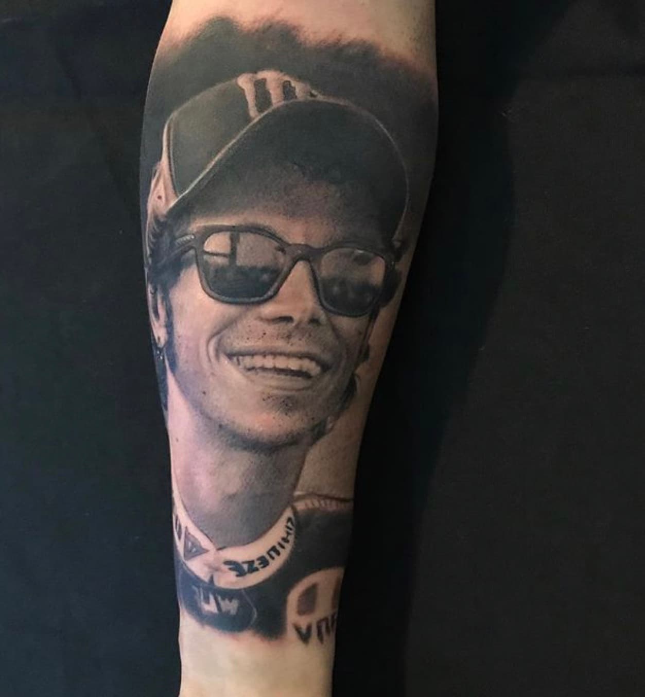 Retrato de Valentino Rossi (MotoGP) en antebrazo